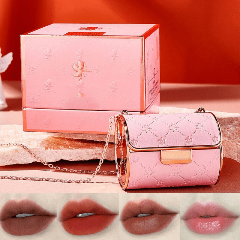 Labios mate rojos en estuche de bolso de mano elegante