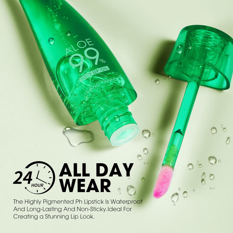 一つのジェスチャーで、ふっくらとした輝く唇