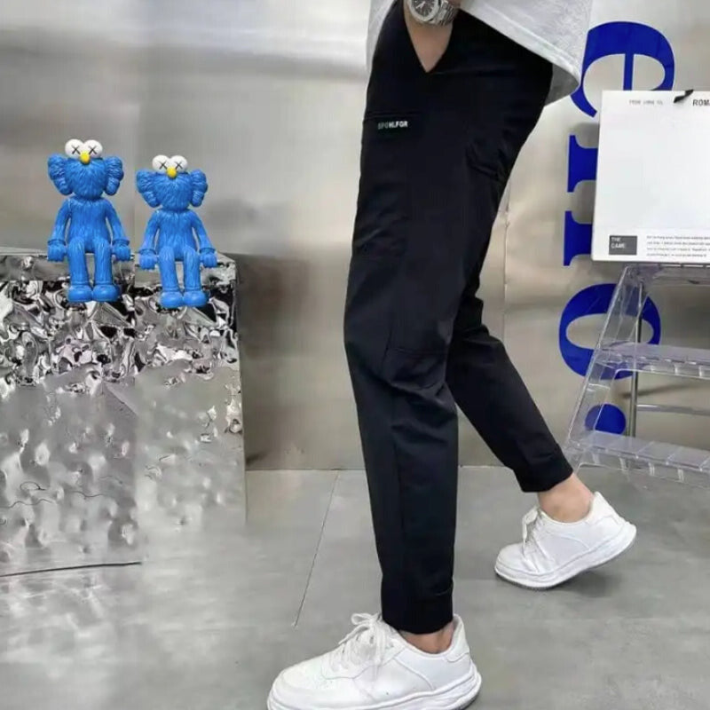 収納力の大きい快適なカーゴパンツ