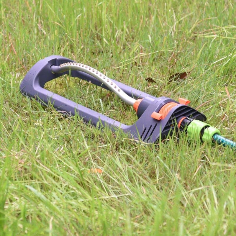 Oscillierender Sprinkler mit einstellbarem Strahl
