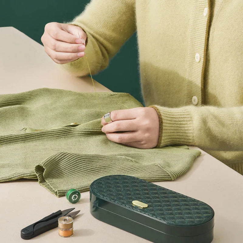 Kit couture compact avec accessoires prêts à l’emploi
